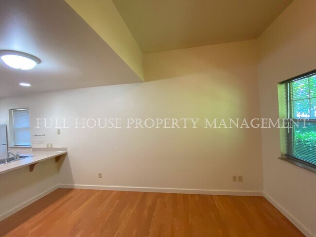 Building Photo - 659w11th