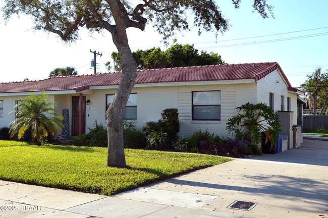 Building Photo - 64 Cardinal Dr