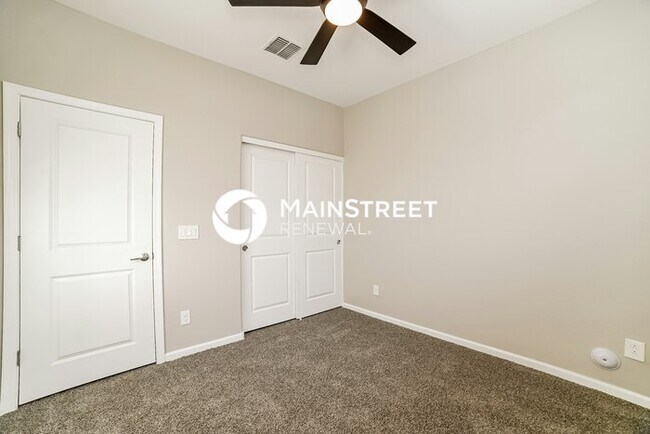 Foto del edificio - 4 Bedroom Pet-Friendly Home in Glendale, A...
