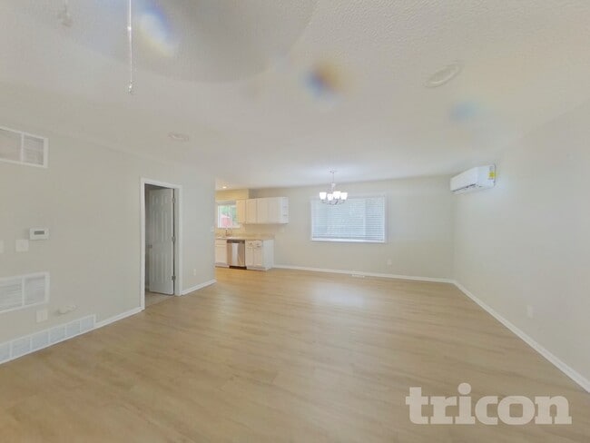 Building Photo - 6650 Brook Forest Dr