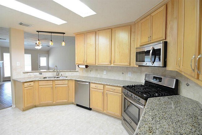 Building Photo - 20927 Auburn Ridge Ln
