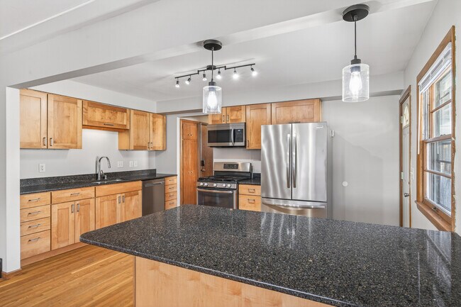 encimeras de granito - 1810 Ulysses St NE