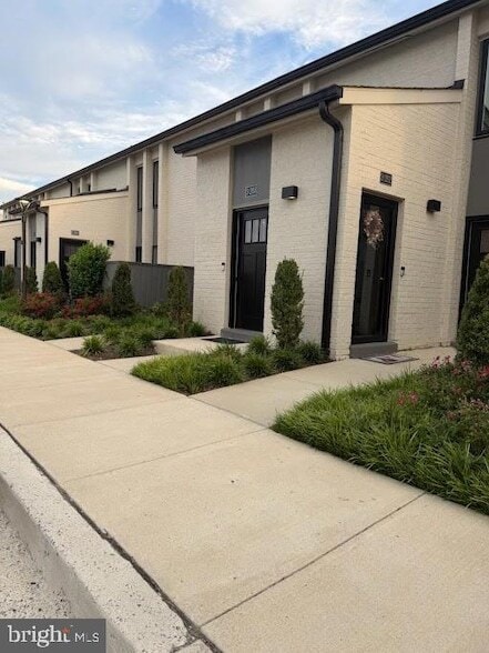 Building Photo - 19520 Village Walk Dr