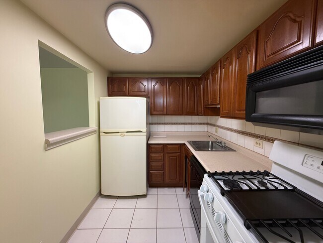 Foto del edificio - 1460 Fairlane Dr