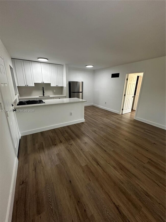 Building Photo - 1255 W 49th Pl