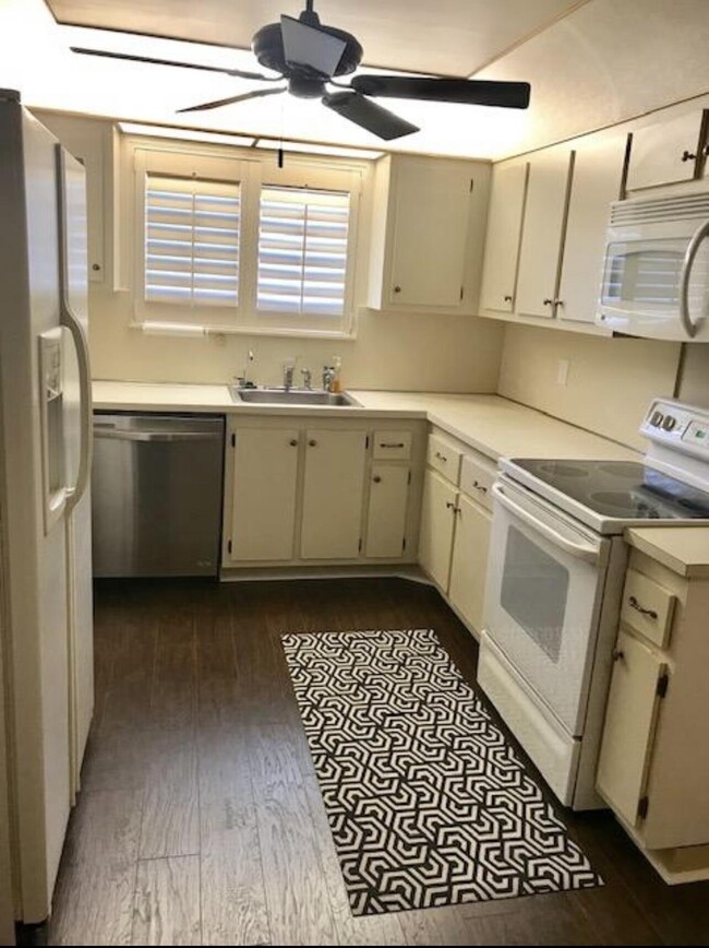 Building Photo - 7770 Tahiti Ln