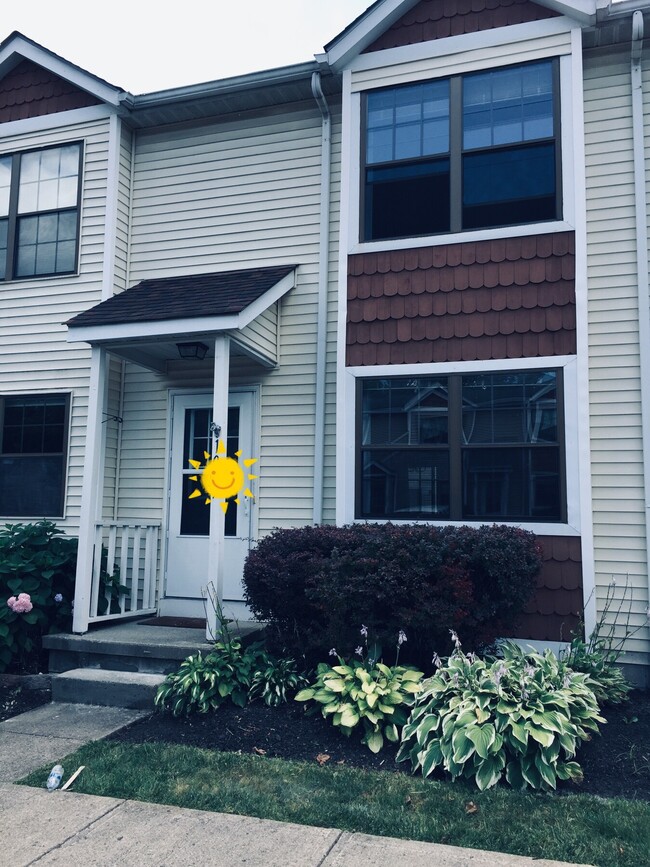 Building Photo - 1007 Syracuse Ln