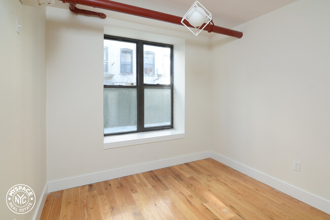 Foto del edificio - 573 E 22nd St