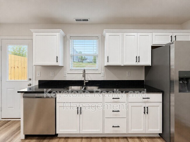 Building Photo - 919 Martin St