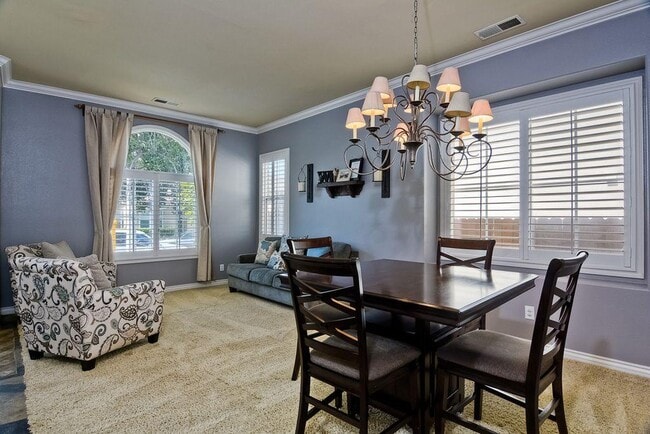 Foto del edificio - 5216 Topsail Dr