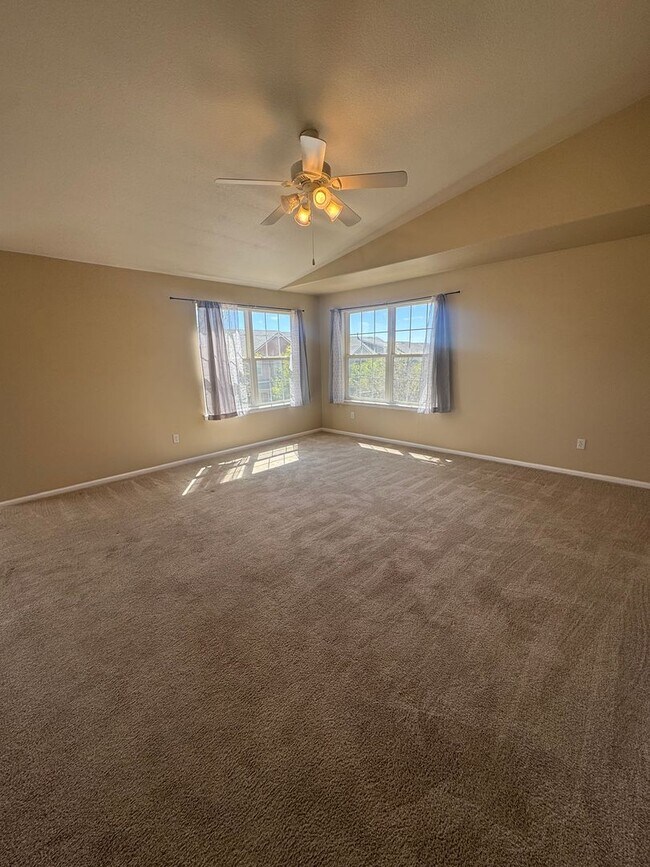 Foto del edificio - Large Open Plan 2 Bedroom 2 Bathroom Home