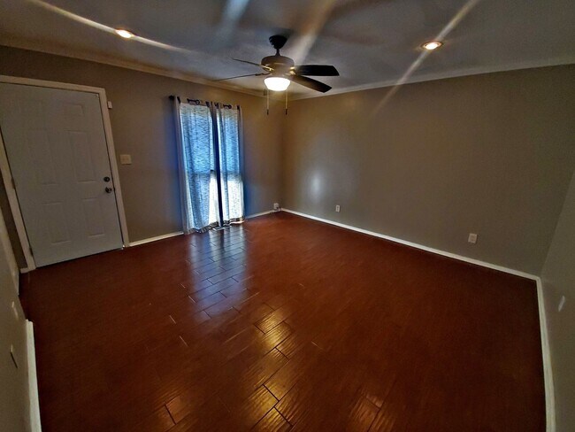 Building Photo - 4BR/2.5BA Single Family
