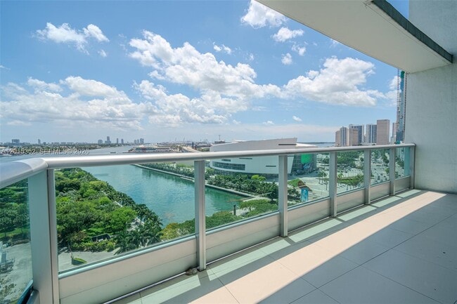 Foto del edificio - 900 Biscayne Blvd
