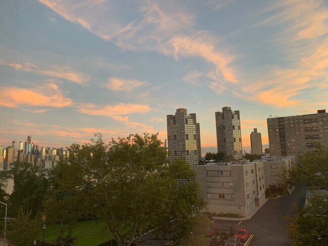 View - 7427 Boulevard E