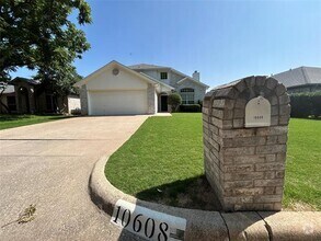 Building Photo - 10608 Bing Dr