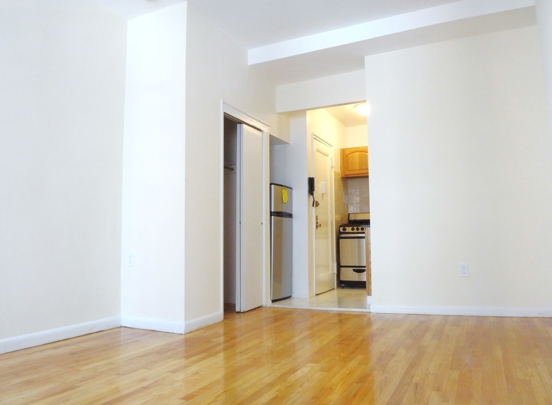 Primary Photo - 1325 2nd Ave