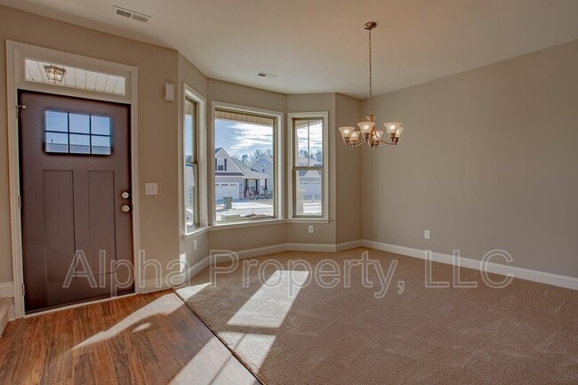 Building Photo - 104 Creekland Wy