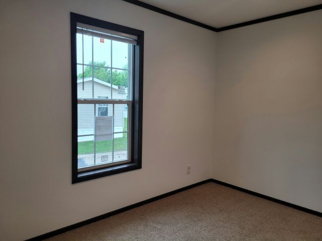 Building Photo - 304 Oak Ln