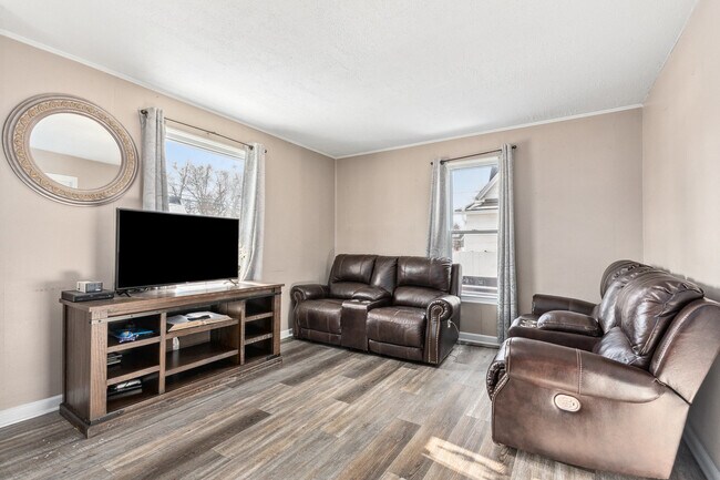 Foto del edificio - 552 Simms St