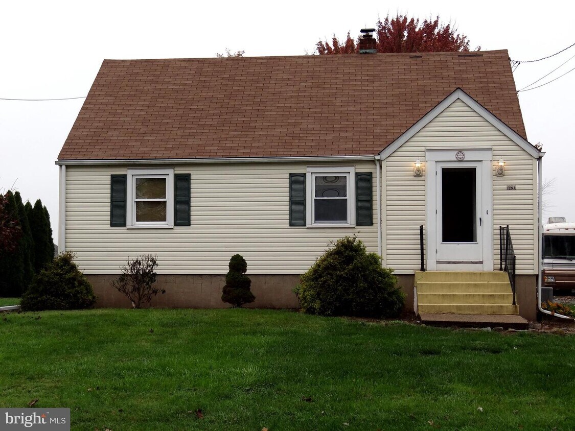 Primary Photo - 1420 Reiff Rd