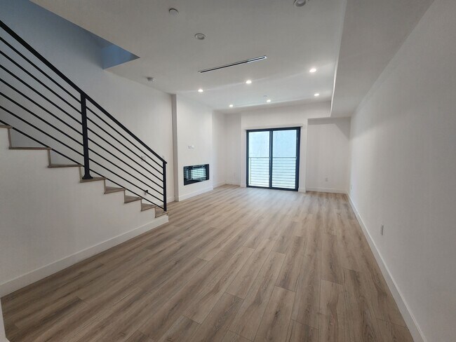 Foto del edificio - 6061 Fulton Ave