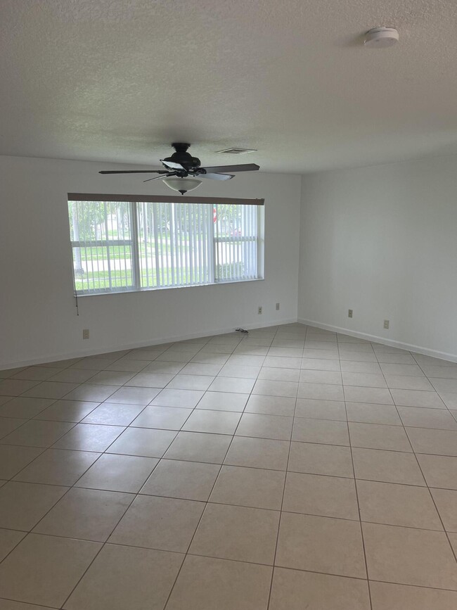 Building Photo - 5114 NW 27th Ct