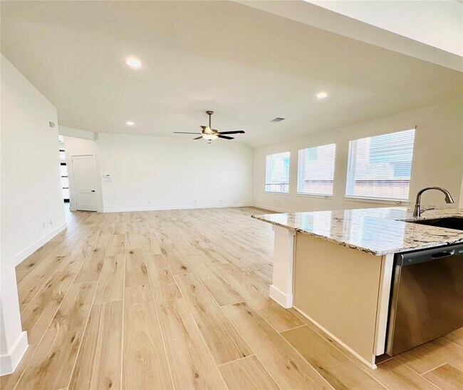Foto del edificio - 27223 Lombard Wood Dr