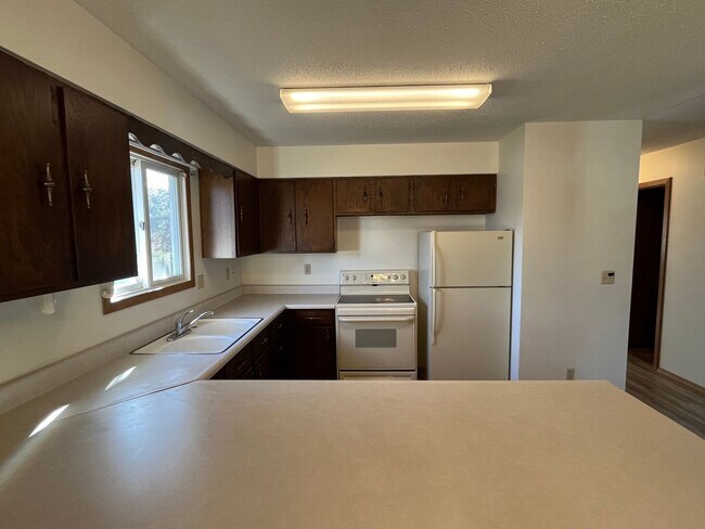 Building Photo - 410-416-416 8th Ave NE