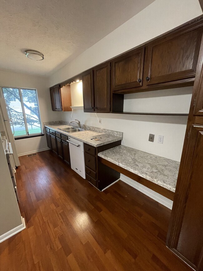 Foto del edificio - 2177 Woodleaf Ct