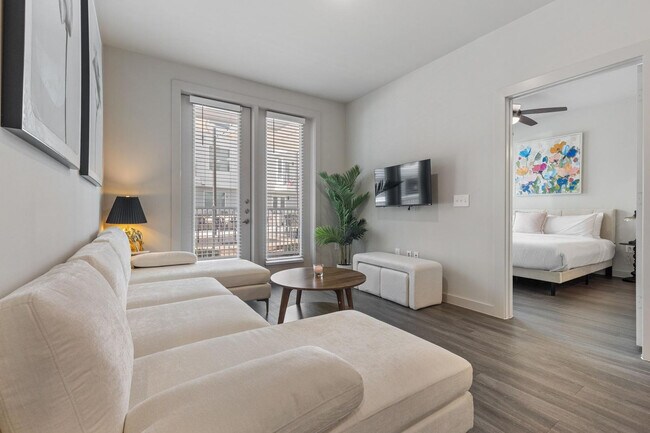 Foto del edificio - 5820 1/2 Cameron Road-FL1-ID1364166P