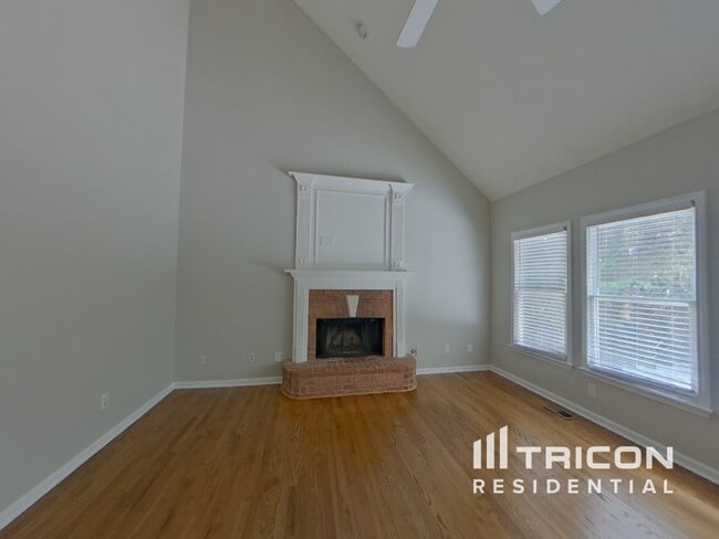 Building Photo - 1114 Fairview Club Cir