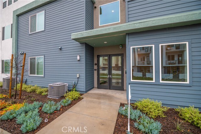 Building Photo - 203 Sash