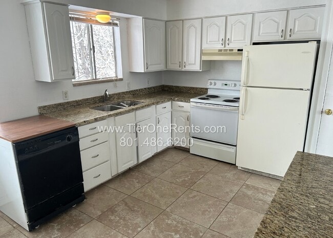 Photo - This property offers a NO DEPOSIT option available for qualified renters! Apartment