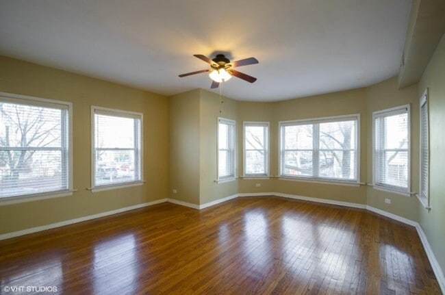 Building Photo - 2 bedroom in CHICAGO IL 60660