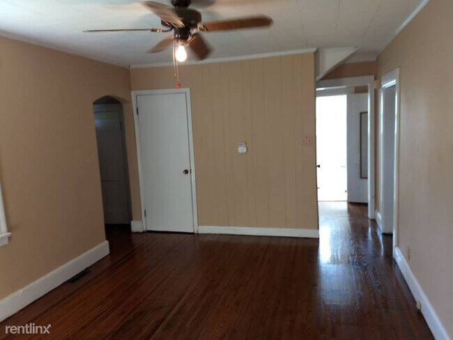 Building Photo - 2 br, 1 bath House - 327 Wagoner Rd