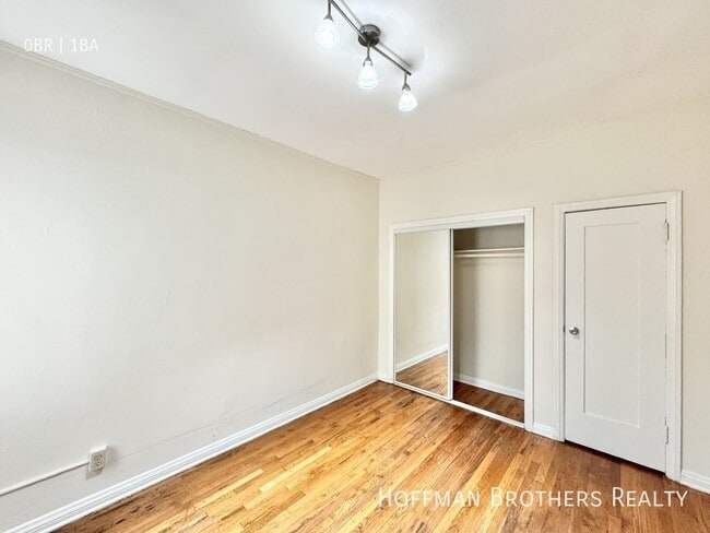 Foto del edificio - 836 Sanborn Ave