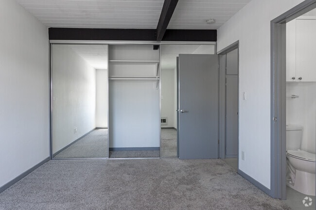2BR, 2BA - 865 SF - The Parsons