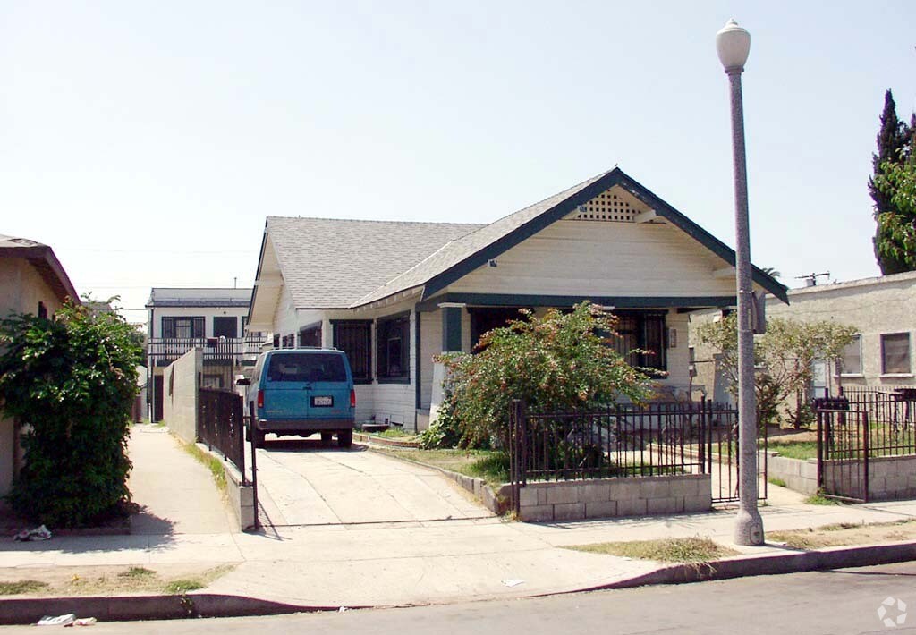 Building Photo - 1141-1147 Daisy Ave