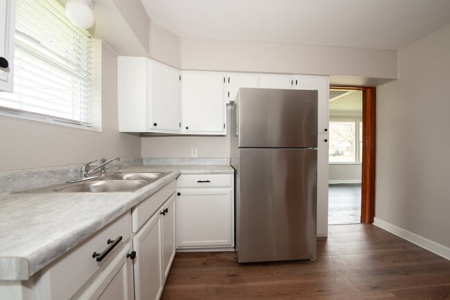 Building Photo - 956 Fontaine Pl