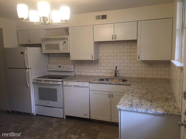 Foto del edificio - 9320 E Girard Ave