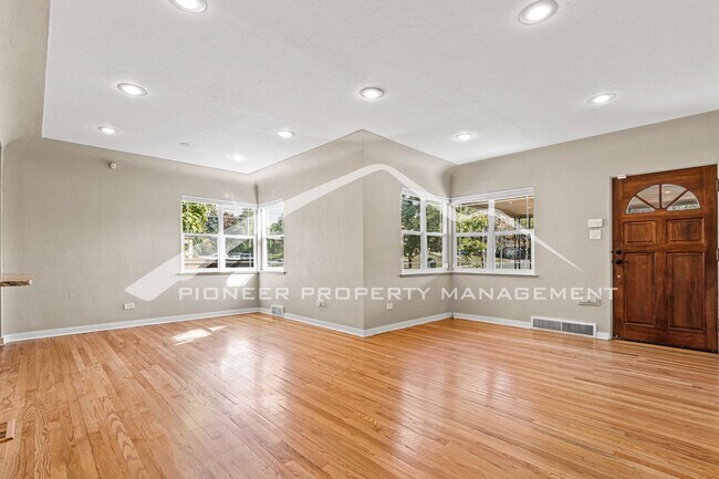 Building Photo - Large Home with an Updated Kitchen in Mont...