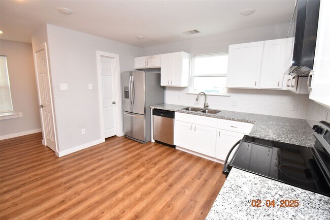 Building Photo - 8617 Clarington St