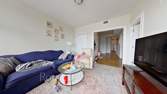 Building Photo - 1942 Beacon St