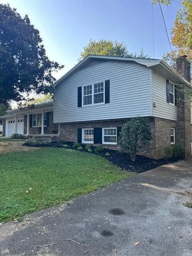 Foto del edificio - GORGEOUS RENOVATED HOME