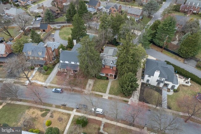 Building Photo - 317 W College Terrace