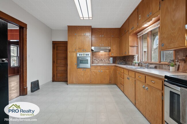 Foto del edificio - 4 Bedroom Home **50% off January's Rent with a January 2026 Move In**