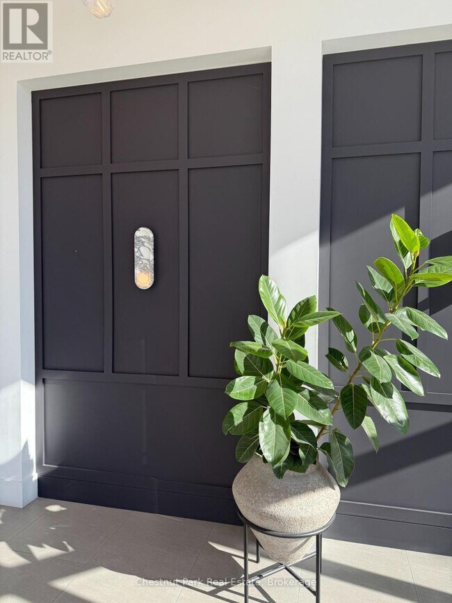 Building Photo - 31 Huron St