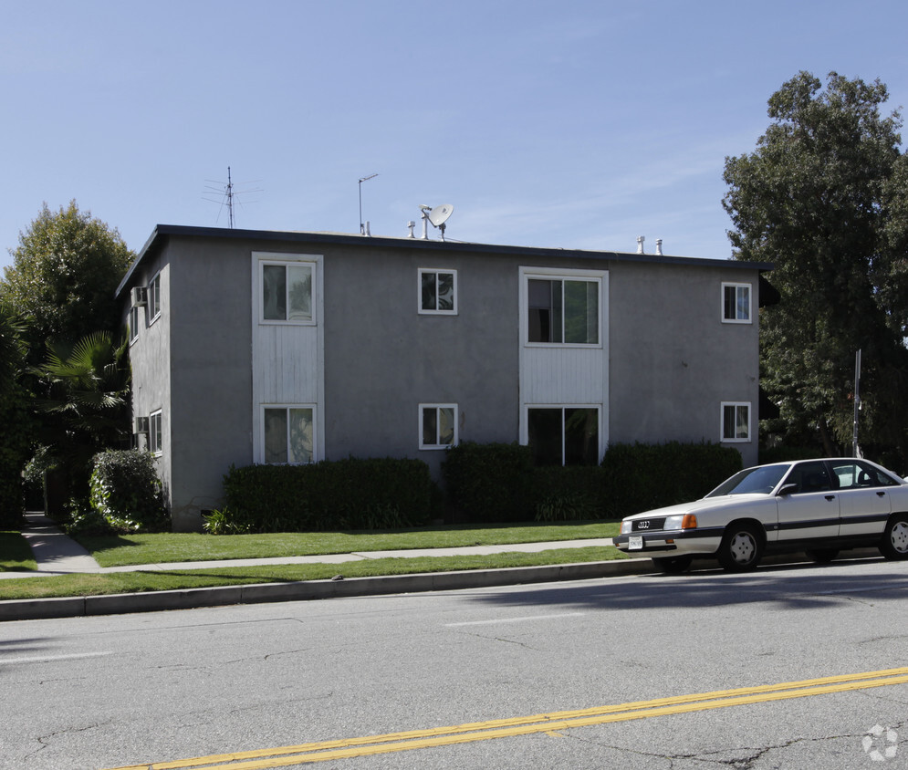 Building Photo - 13300-13310 Valleyheart Dr N