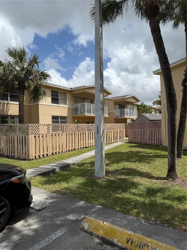 Building Photo - 4460 NW 79th Ave