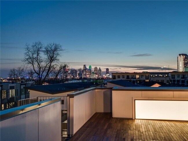 Foto del edificio - 5225 Crestfield Pl